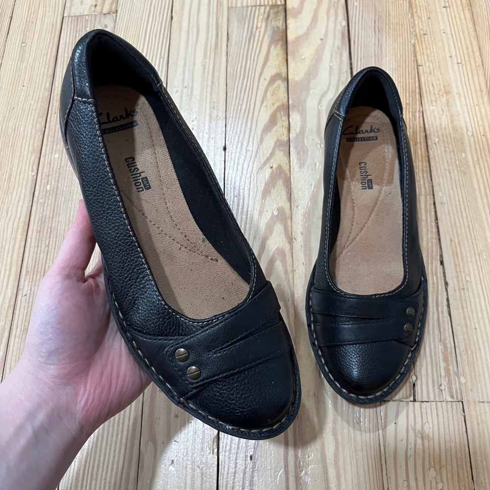 Clarks Collection Cushion Soft Flats Womens 7.5 Black Studded Pebbled Slip On